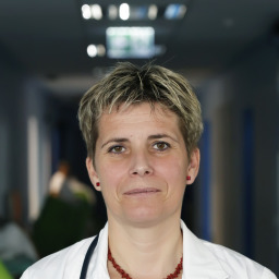 dr. Szüts Krisztina portré