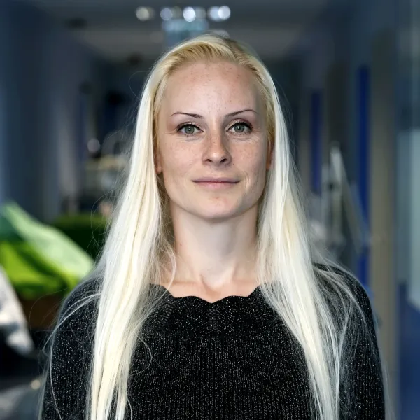 dr. Kromplák Zsanett portré